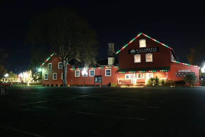 Christmas Lights Installation in Silverton, Oregon