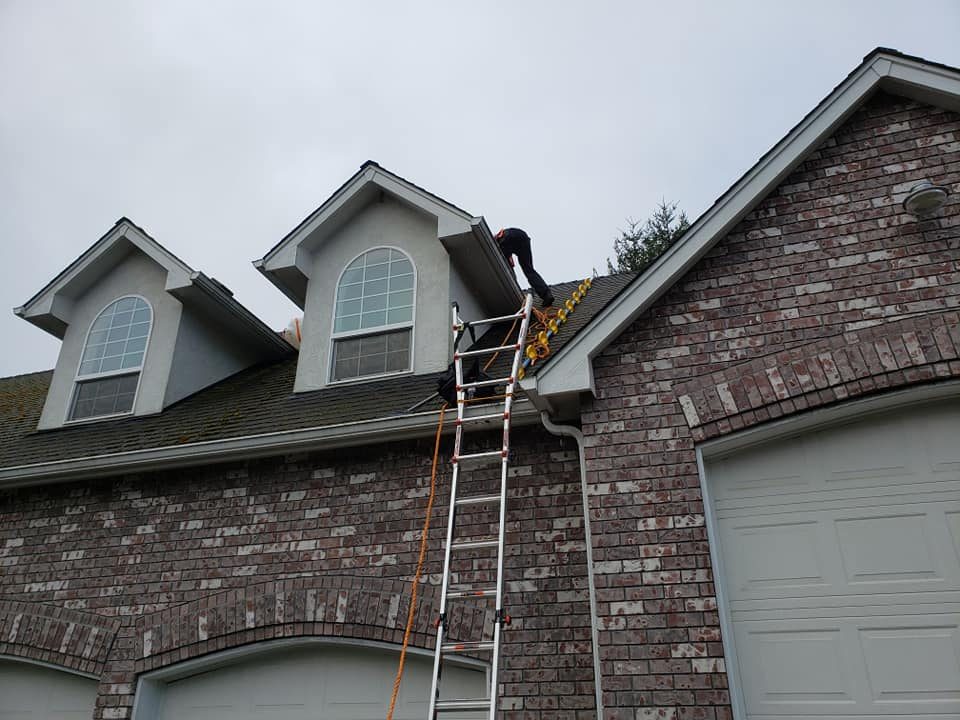Roof cleaning cost evaluation Salem Oregon Residential Oregon home roof in condition typical for professional roof cleaning service